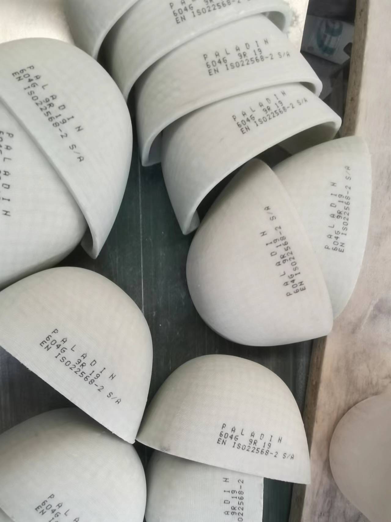 PU phủ mô hình 522 Cap Fiberlass FIPLASS | 200J Kháng lực tác động cho giày an toàn công nghiệp